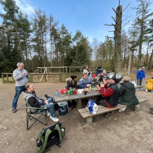 Den første aktiviteter - Tur gik til Momhøje, hvor børn kan lege i naturlegeplads mens andre, der vil gerne prøve discgolf.