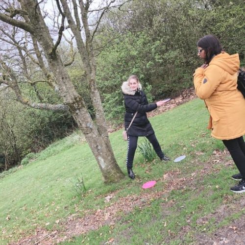 4 kvinder discgolf-medlemmer har trænet sammen i Skibbild