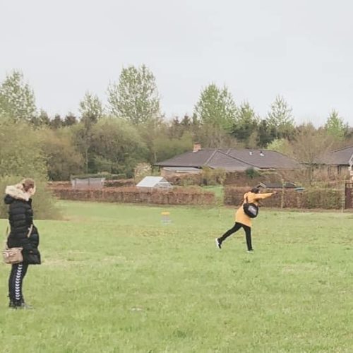 4 kvinder discgolf-medlemmer har trænet sammen i Skibbild